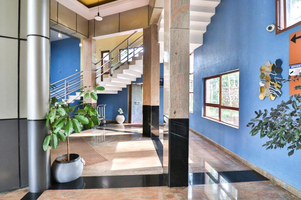 Palette - Holiday Palms Hotel Bangalore Exterior foto